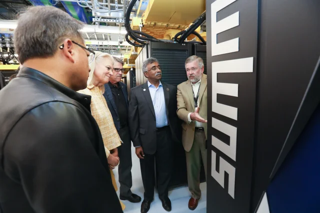 2018년 ORNL Summit 슈퍼컴퓨터의 서버 랙 사진으로, 이번 Vera Rubin 시험 장비가 아닌 배경자료